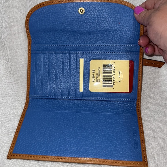 NWT Dooney and Bourke Pebble Leather credit card wallet. - Picture 5 of 10